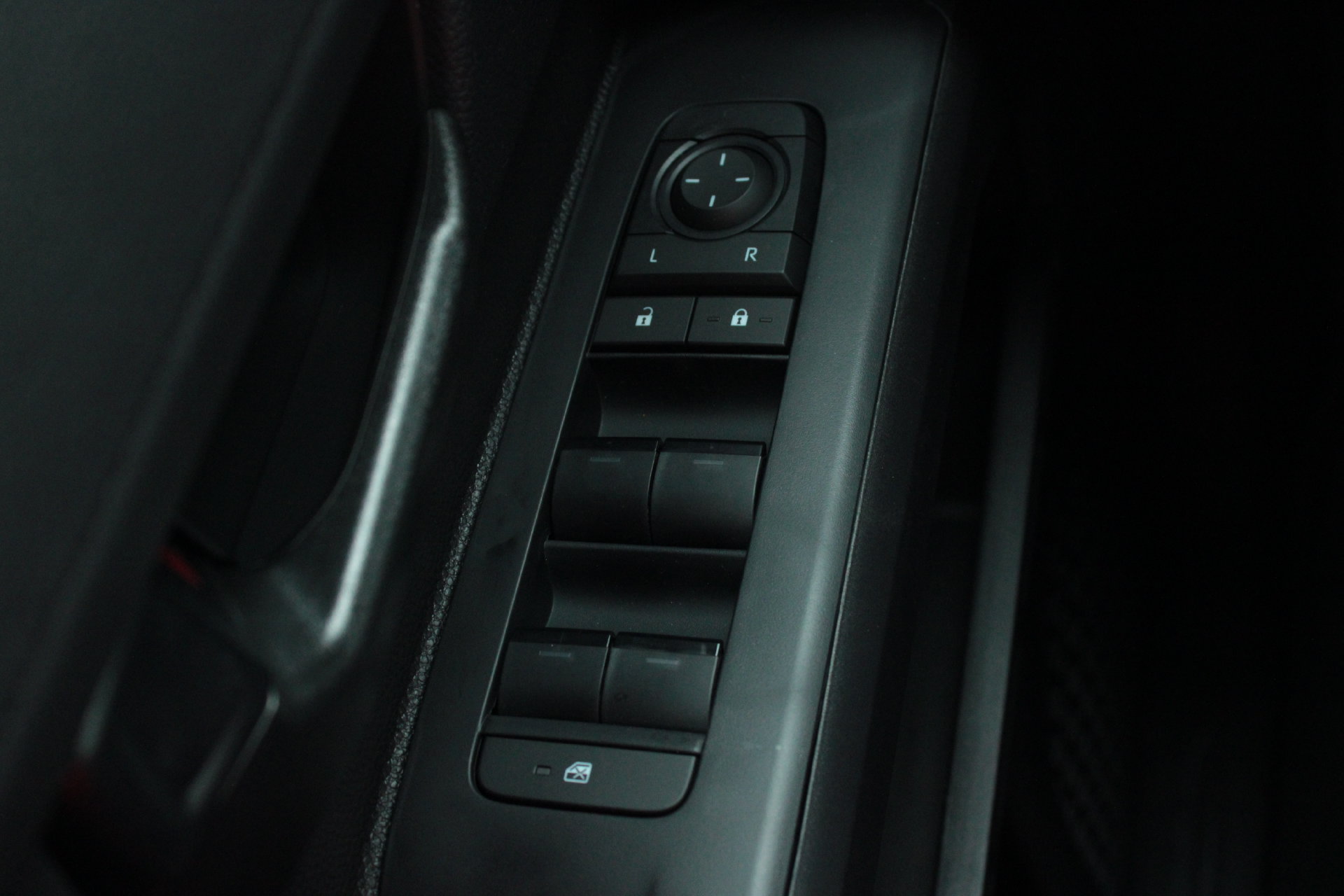 2026 Toyota Tacoma SR - Photo 26