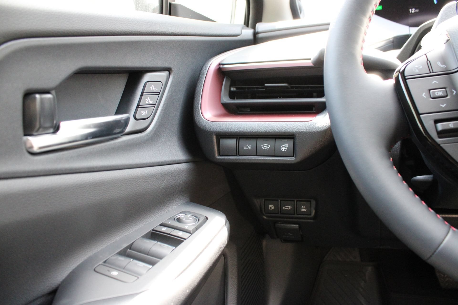 2026 Toyota Prius Plug-in Hybrid XSE Premium - Photo 24