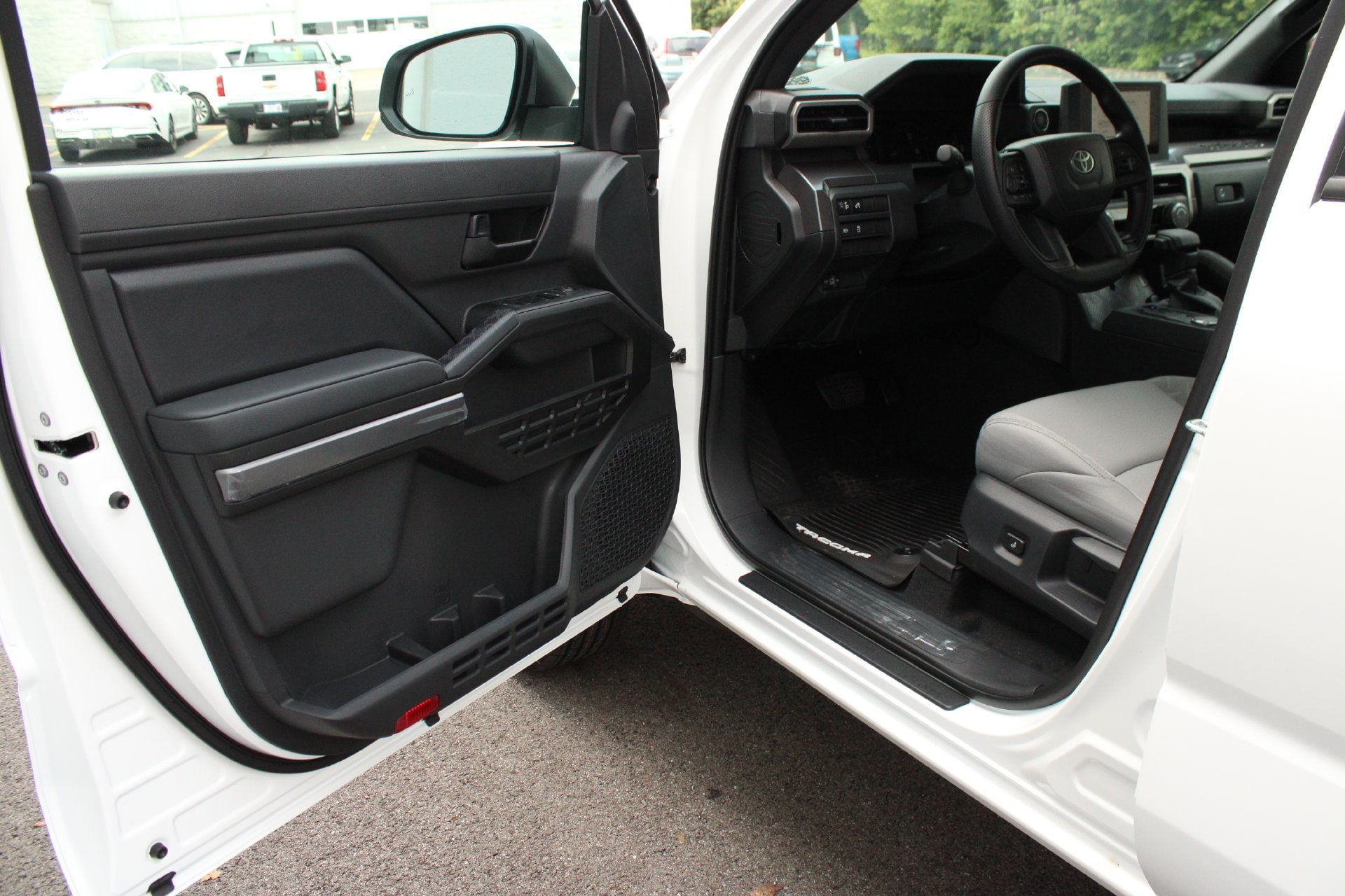 2026 Toyota Tacoma SR5 - Photo 13