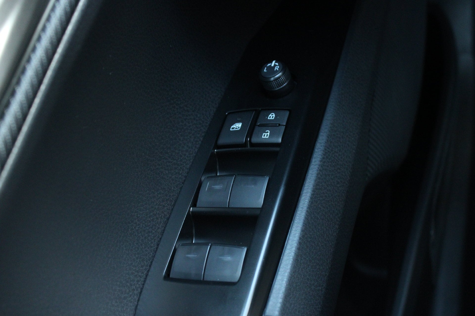 2026 Toyota Camry SE - Photo 25