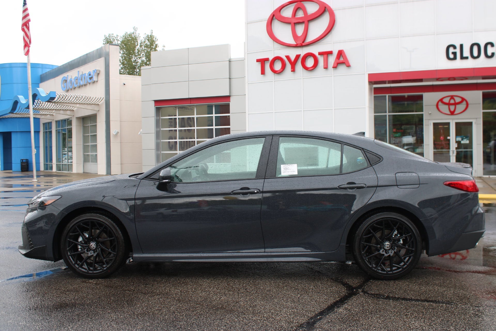 2026 Toyota Camry SE - Photo 9