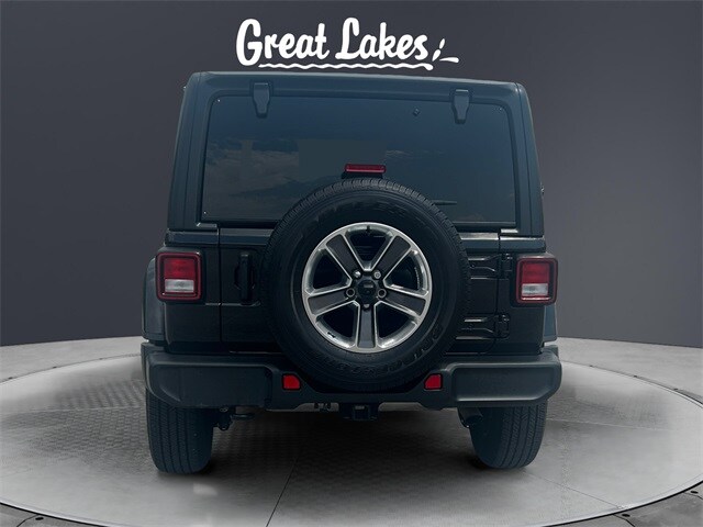 2021 Jeep Wrangler Unlimited Sahara photo 4