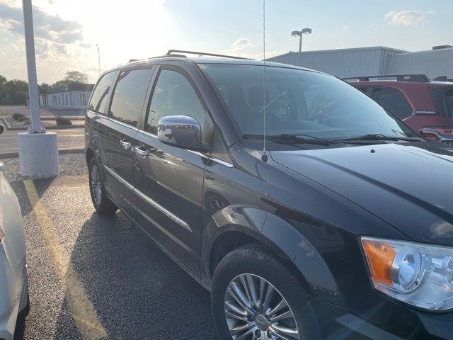 Used 2014 Chrysler Town & Country Touring-L with VIN 2C4RC1CG0ER425759 for sale in Findlay, OH