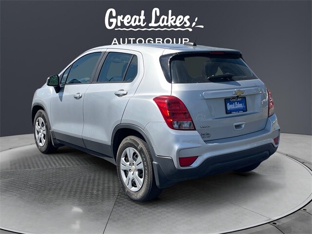 2018 Chevrolet Trax LS photo 3
