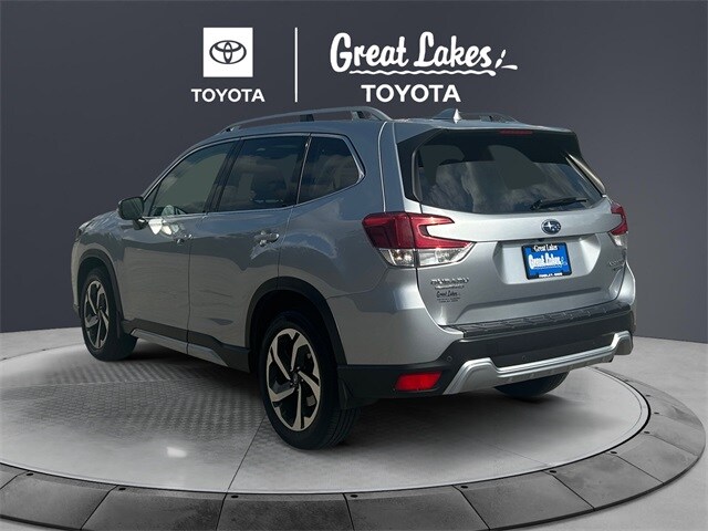 2023 Subaru Forester Touring photo 3