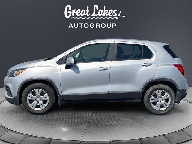 2018 Chevrolet Trax LS photo 2