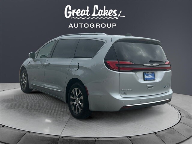 2023 Chrysler Pacifica Hybrid Pinnacle photo 3