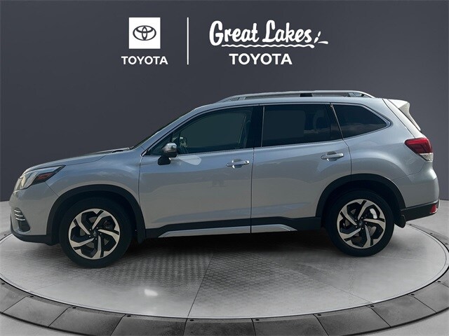 2023 Subaru Forester Touring photo 2