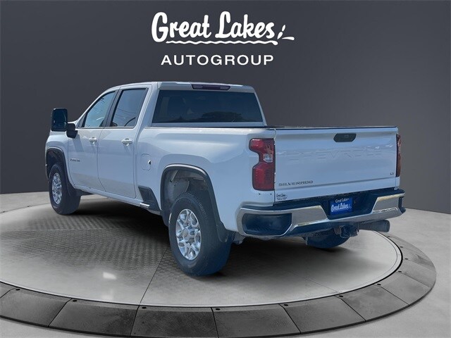 2023 Chevrolet Silverado 2500HD LT photo 3