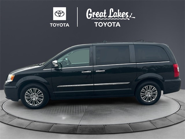 Used 2014 Chrysler Town & Country Touring-L with VIN 2C4RC1CG0ER425759 for sale in Findlay, OH