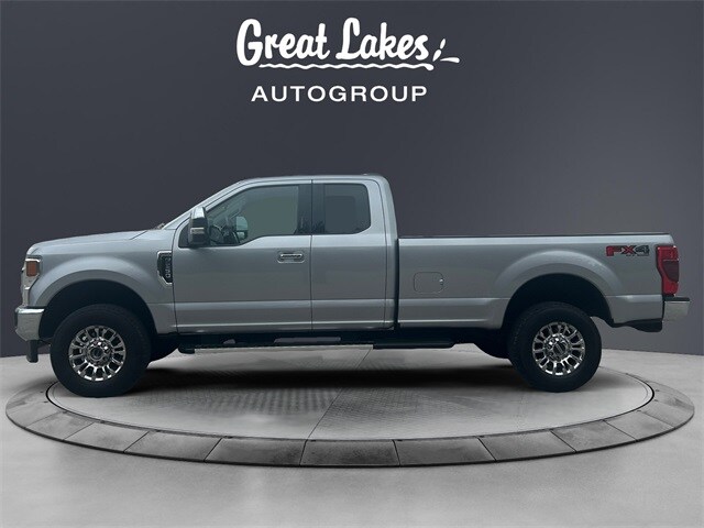 2022 Ford F-350 XLT photo 2