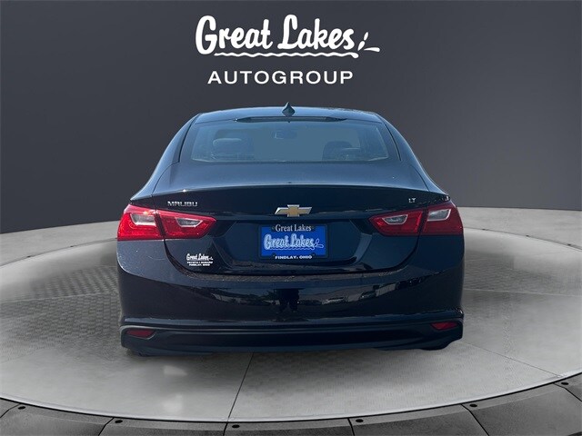 2017 Chevrolet Malibu 1LT photo 3