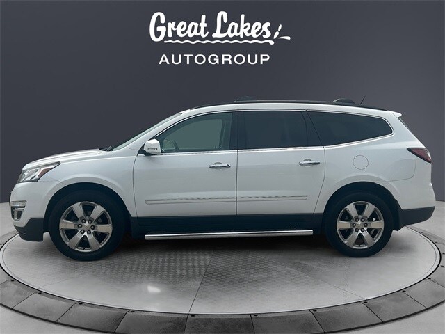 2017 Chevrolet Traverse Premier photo 2
