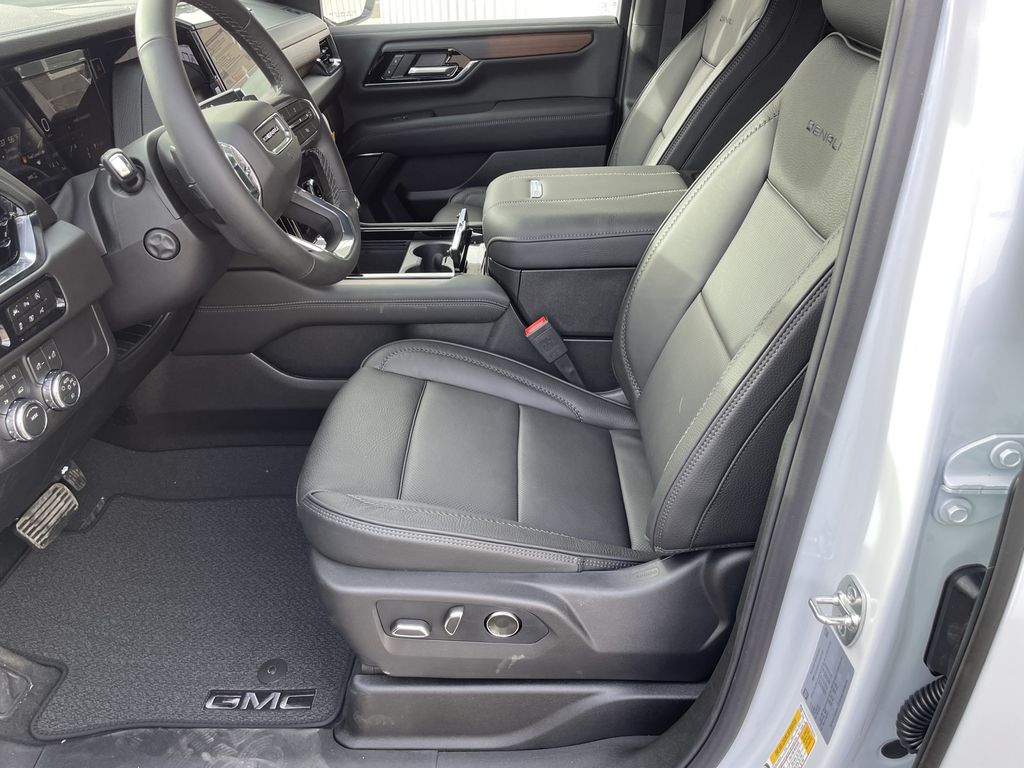 2026 GMC Yukon XL Denali - Photo 16
