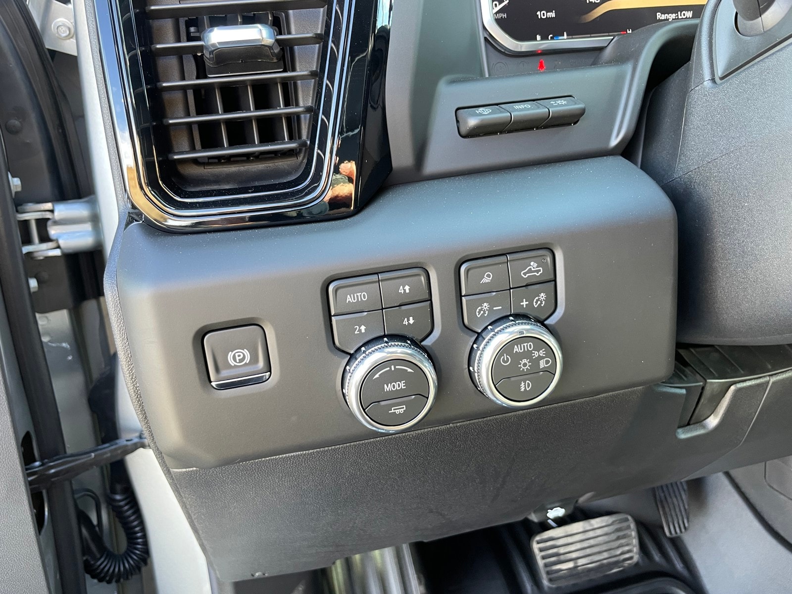 2026 GMC Sierra 2500HD AT4X - Photo 19
