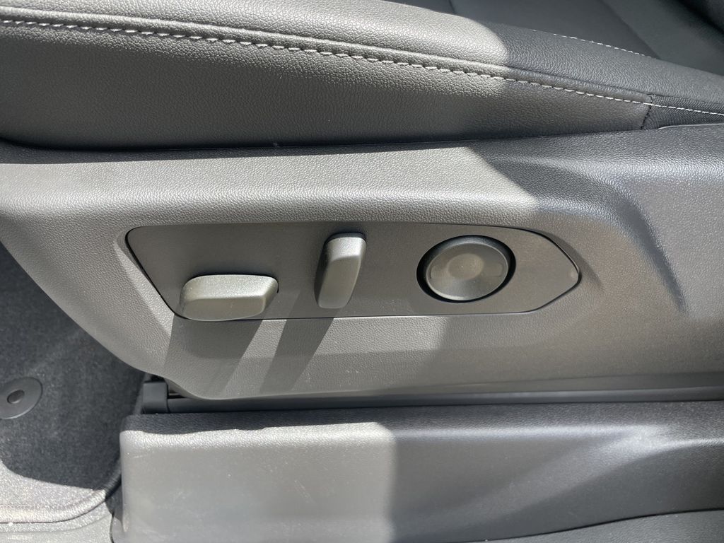 2026 GMC Sierra 1500 SLT - Photo 17