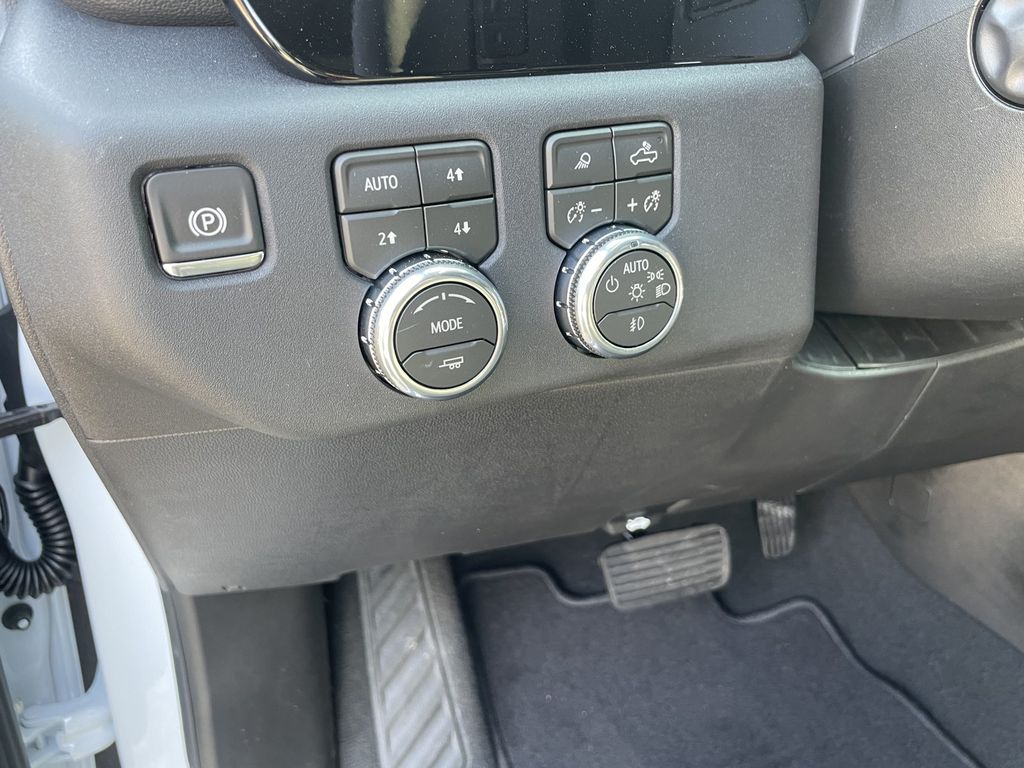 2026 GMC Sierra 1500 SLT - Photo 19