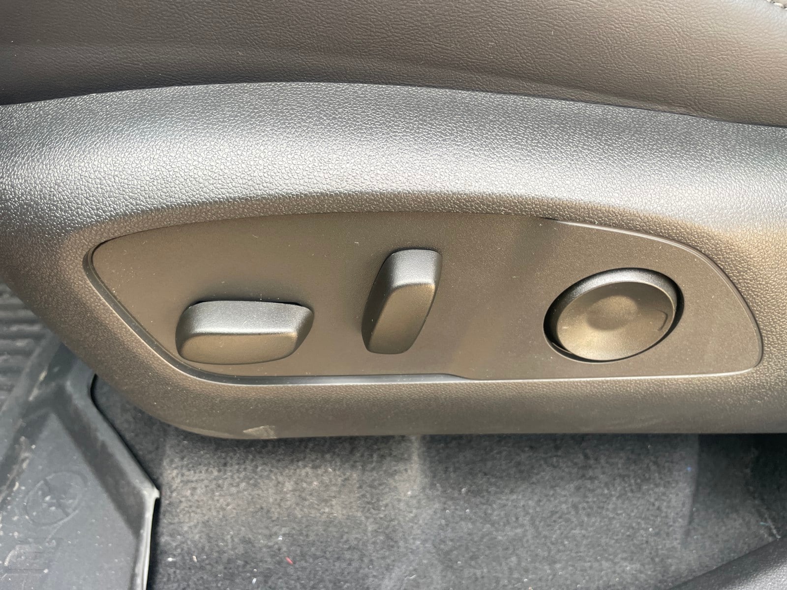 2026 GMC Acadia AT4 - Photo 18