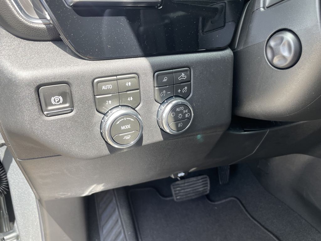 2026 GMC Sierra 1500 SLT - Photo 18