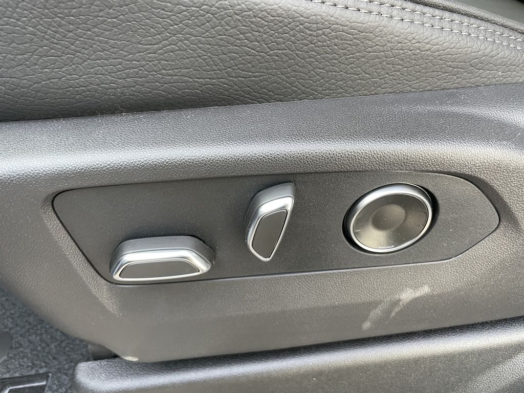 2026 GMC Yukon XL Denali - Photo 19
