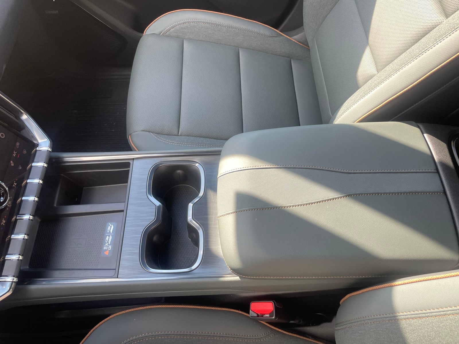 2026 GMC Acadia AT4 - Photo 24