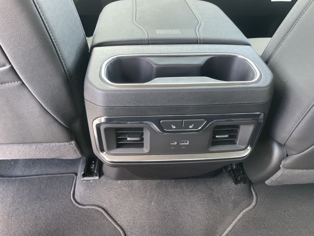 2026 GMC Sierra 1500 SLT - Photo 13