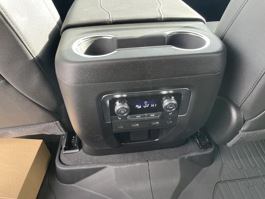 2026 GMC Yukon XL Elevation - Photo 14
