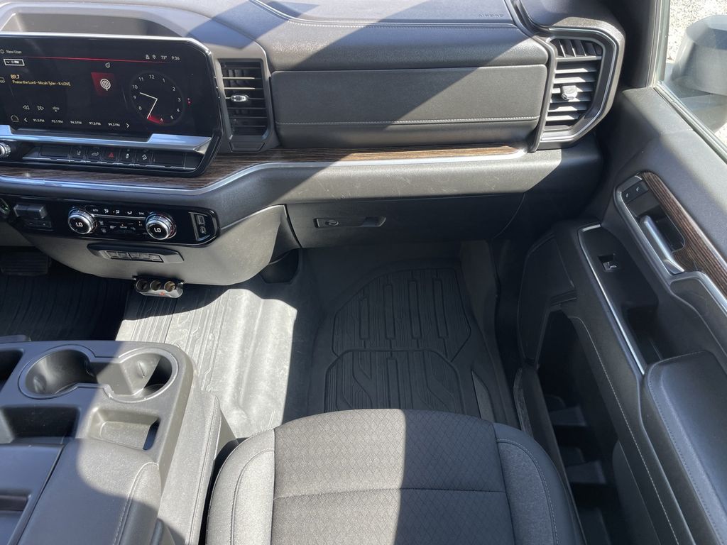 2024 GMC Sierra 3500HD SLE - Photo 11