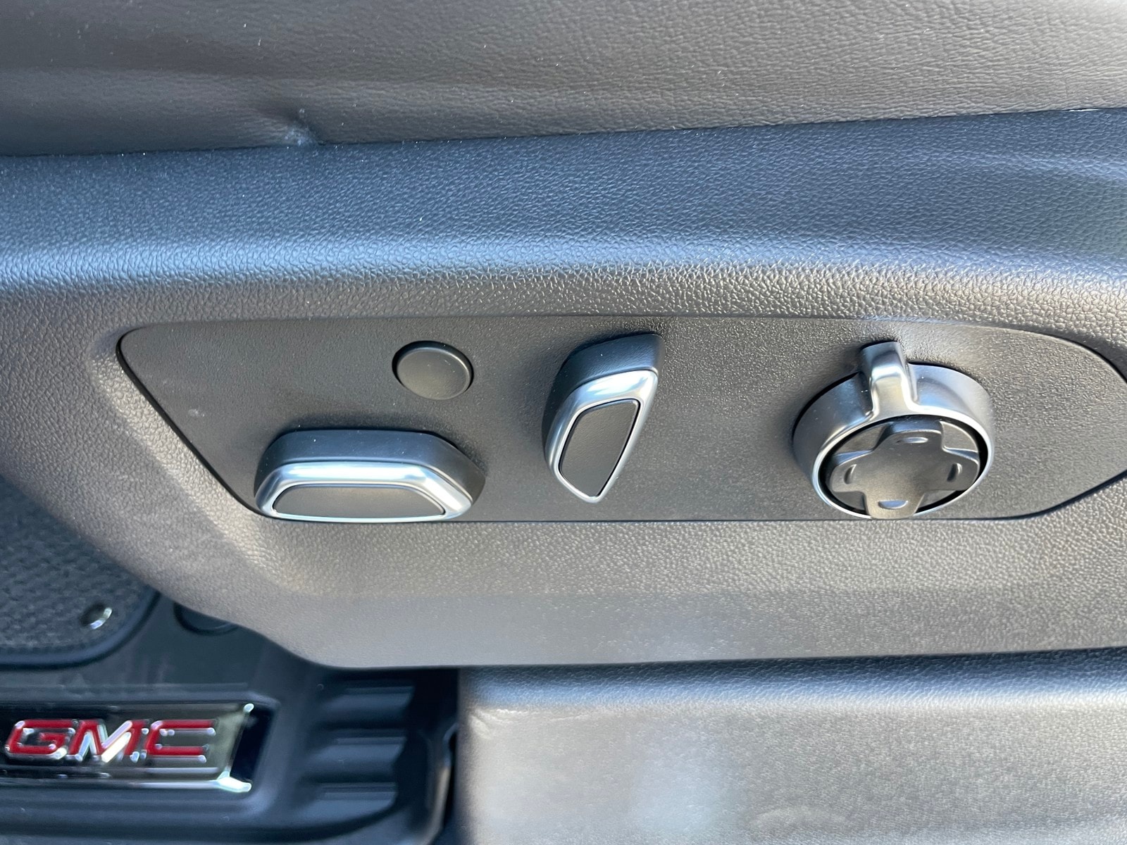 2026 GMC Sierra 2500HD AT4X - Photo 18