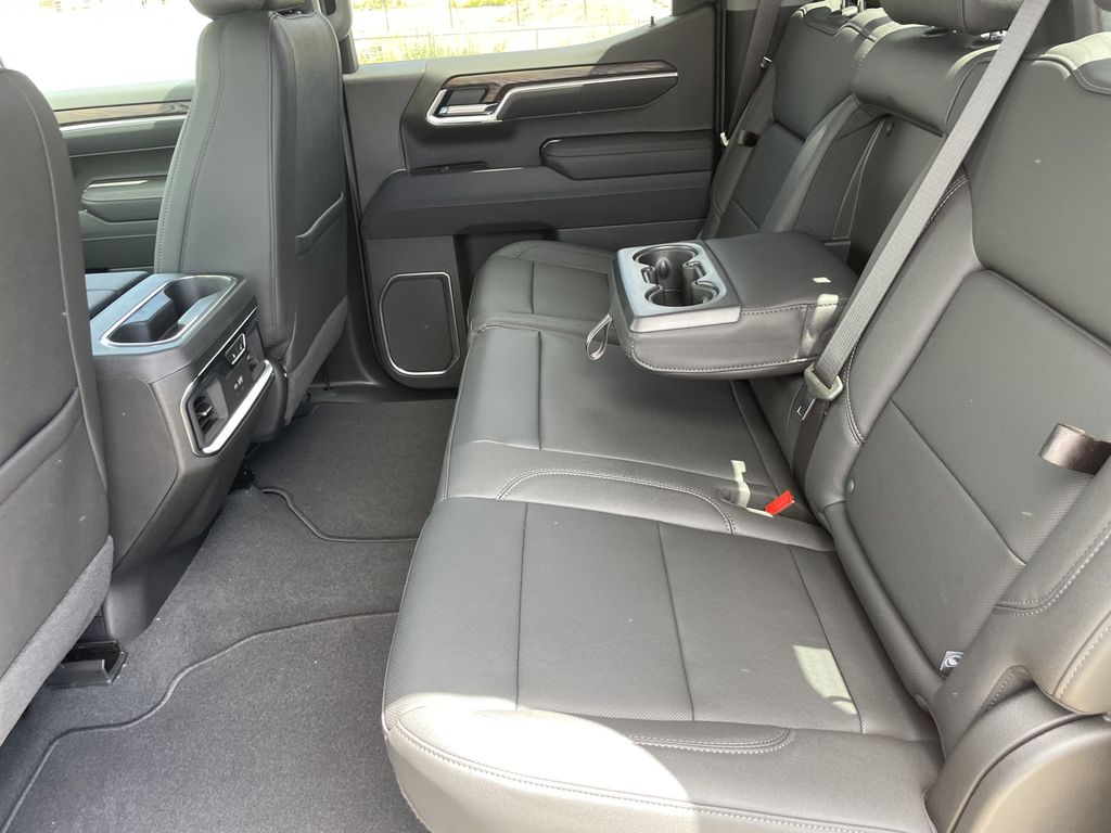 2026 GMC Sierra 1500 SLT - Photo 10