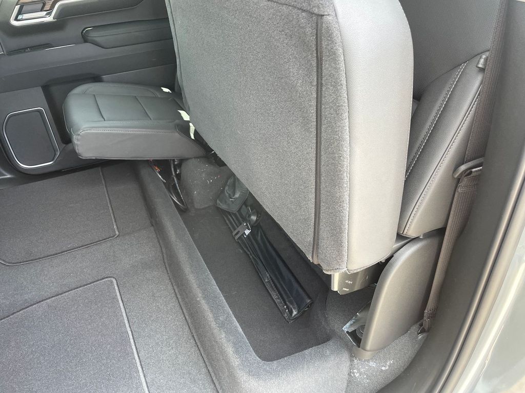 2026 GMC Sierra 1500 SLT - Photo 8