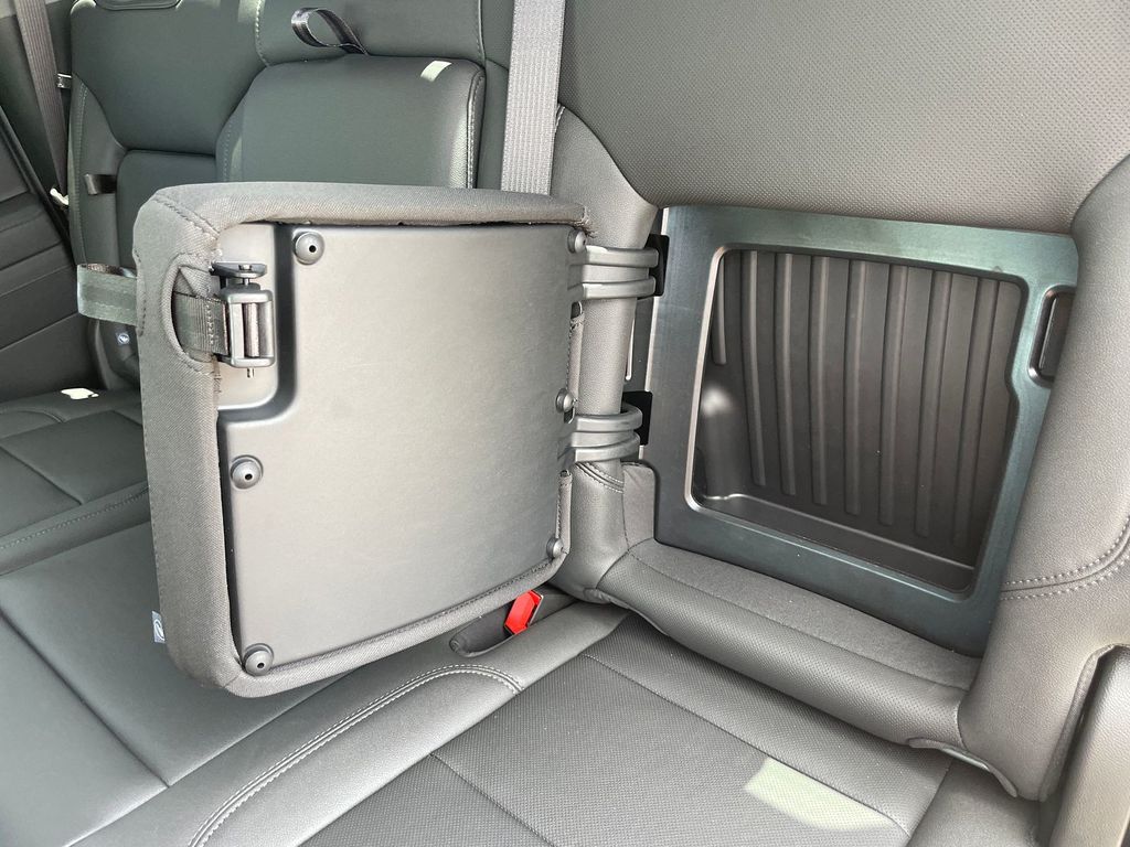 2026 GMC Sierra 1500 SLT - Photo 9