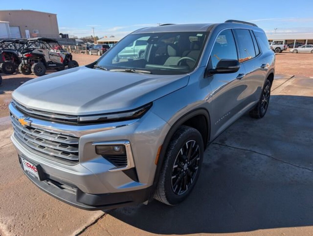 Used 2025 Chevrolet Traverse LT SUV