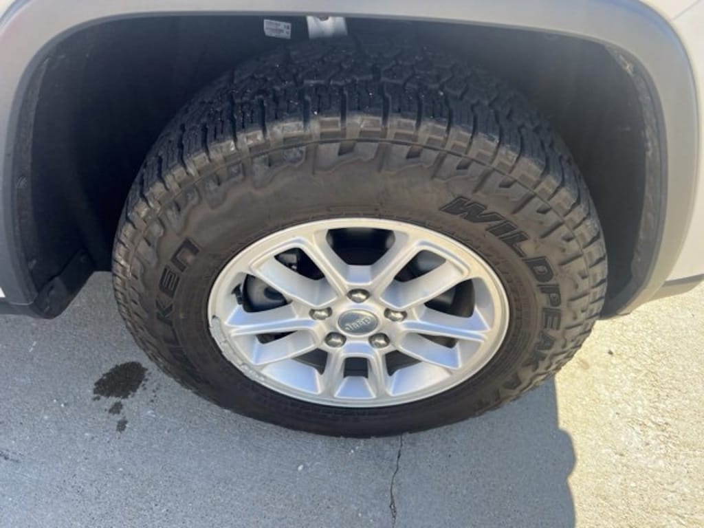 Used 2018 Jeep Grand Cherokee Laredo E