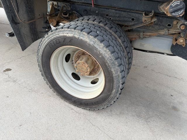 2011 Ford F-450 Super Duty Chassis Cab XL - Photo 13