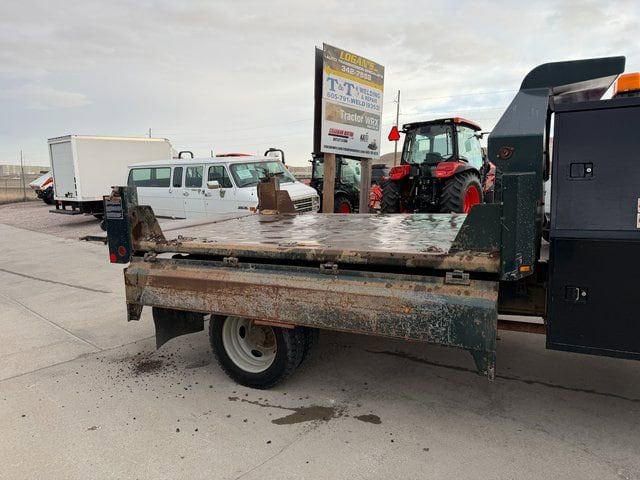 2011 Ford F-450 Super Duty Chassis Cab XL - Photo 16