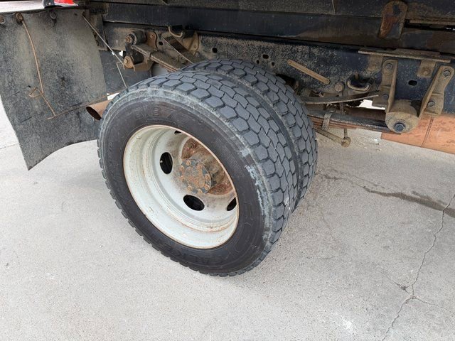 2011 Ford F-450 Super Duty Chassis Cab XL - Photo 8