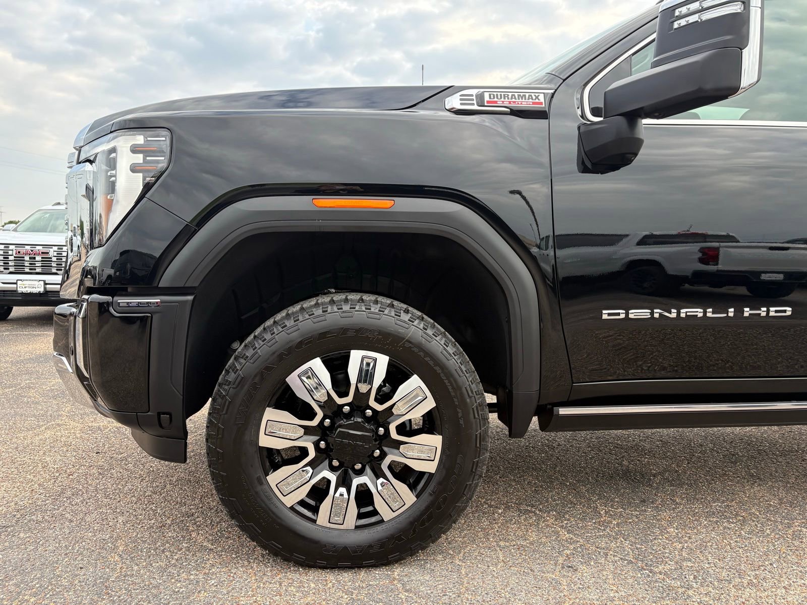 2026 GMC Sierra 3500HD Denali - Photo 5