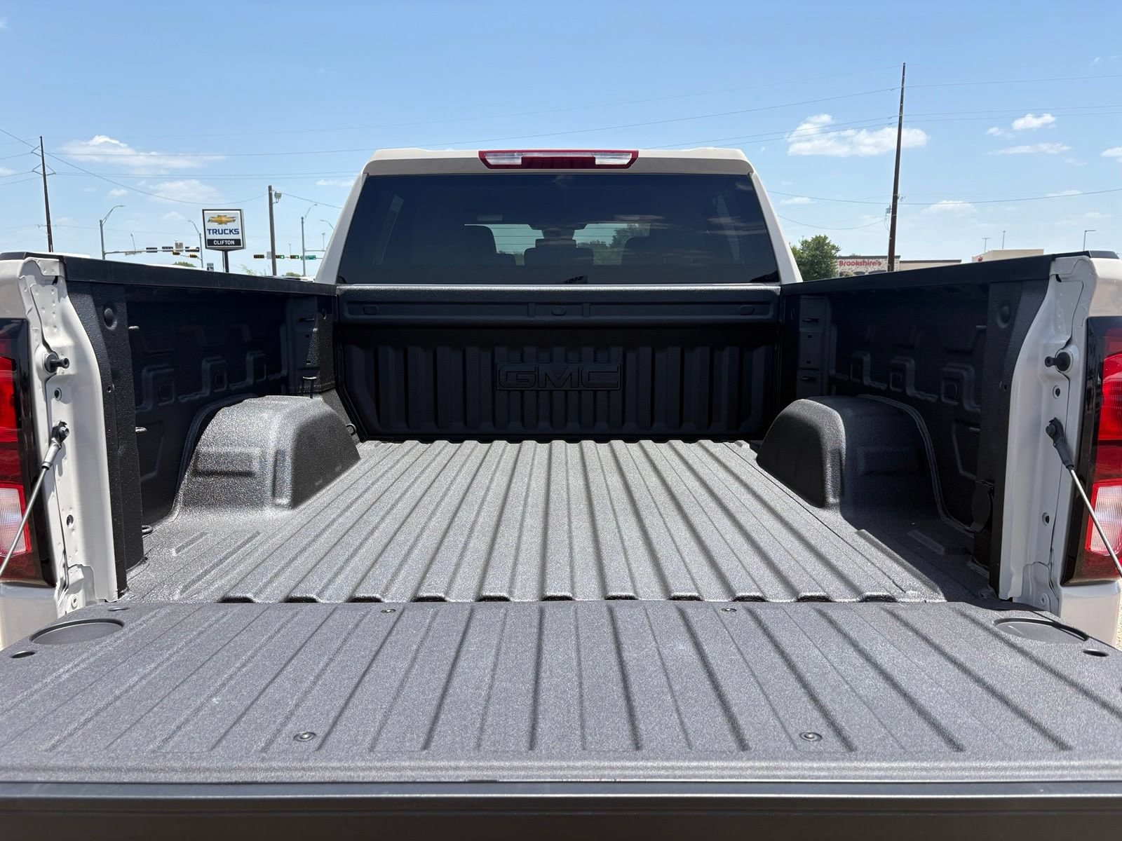 2026 GMC Sierra 1500 SLE - Photo 7