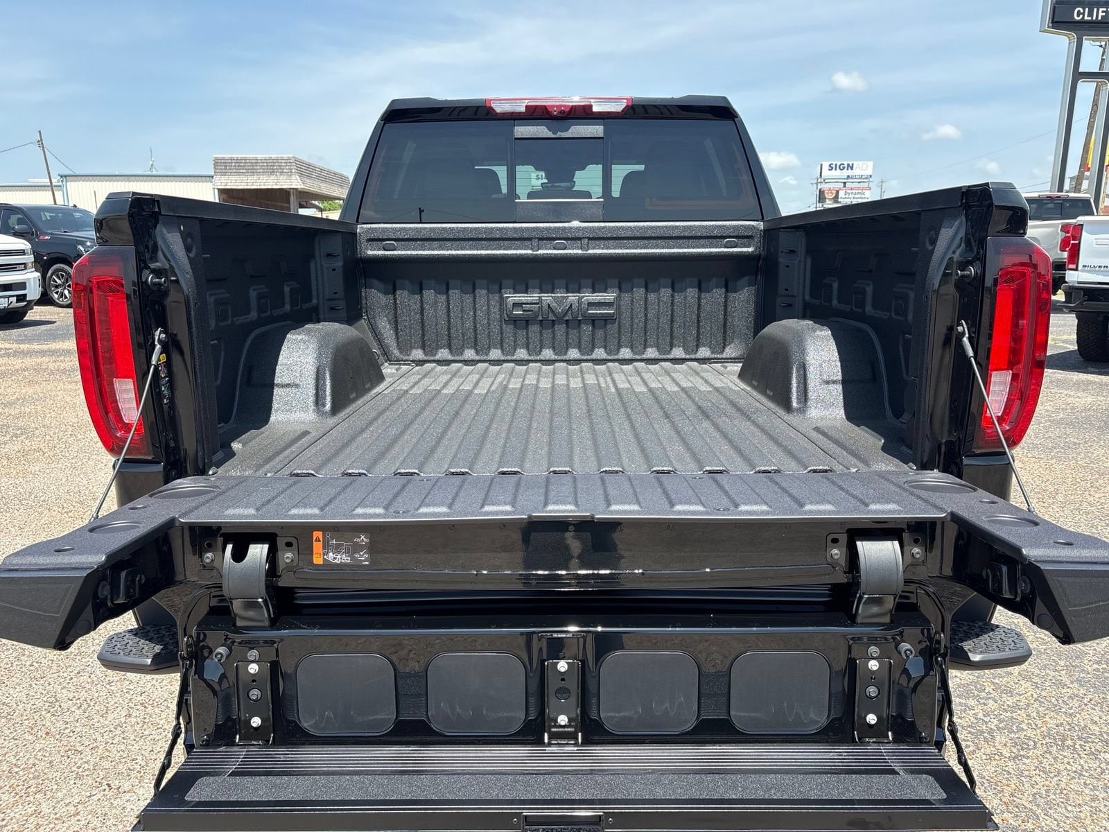 2026 GMC Sierra 1500 Denali - Photo 8
