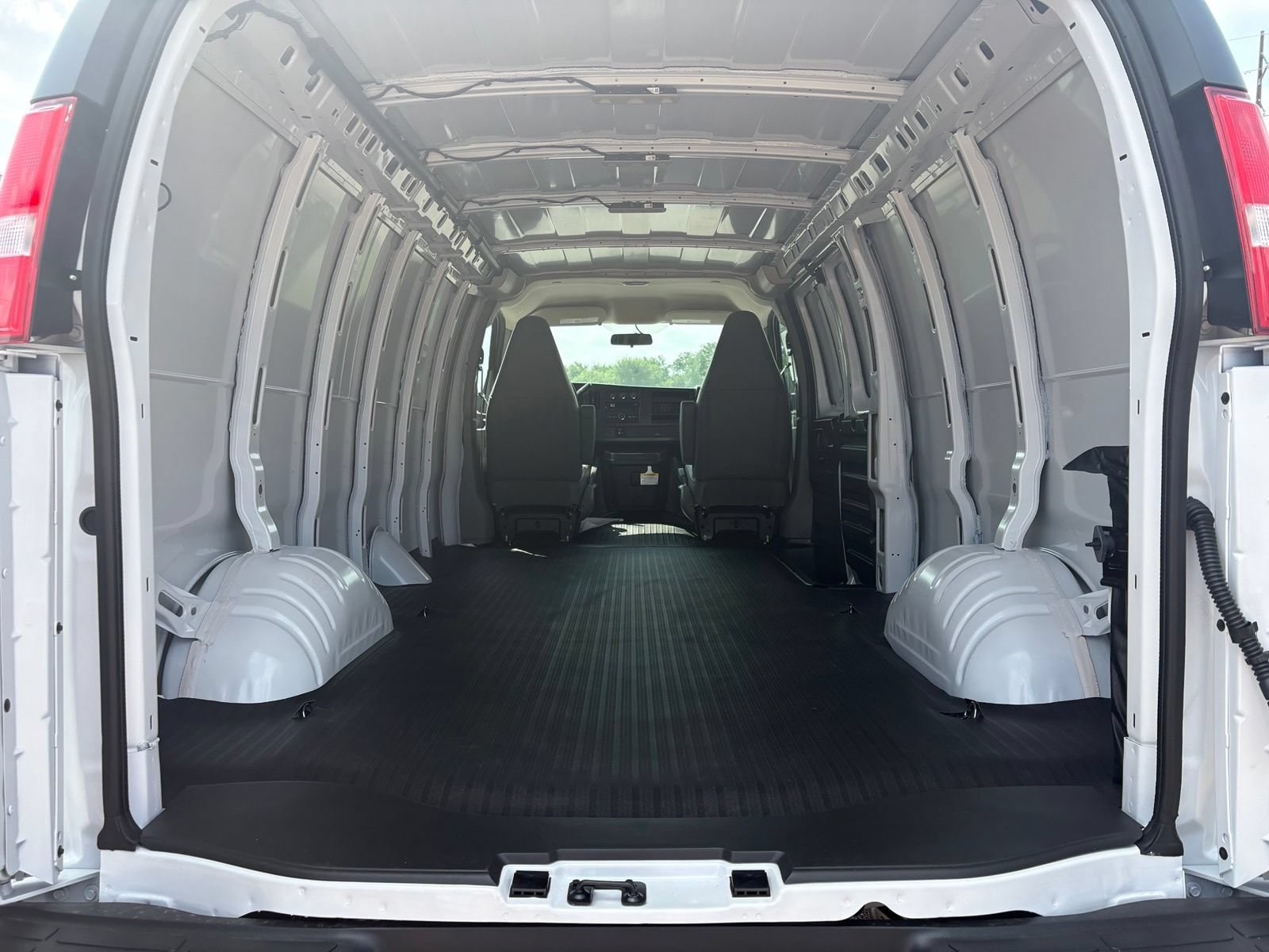 2026 GMC Savana Cargo Work Van - Photo 12