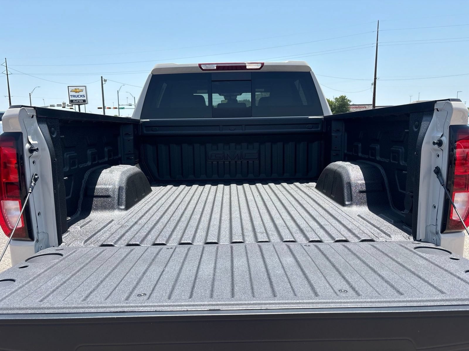 2026 GMC Sierra 1500 SLE - Photo 9