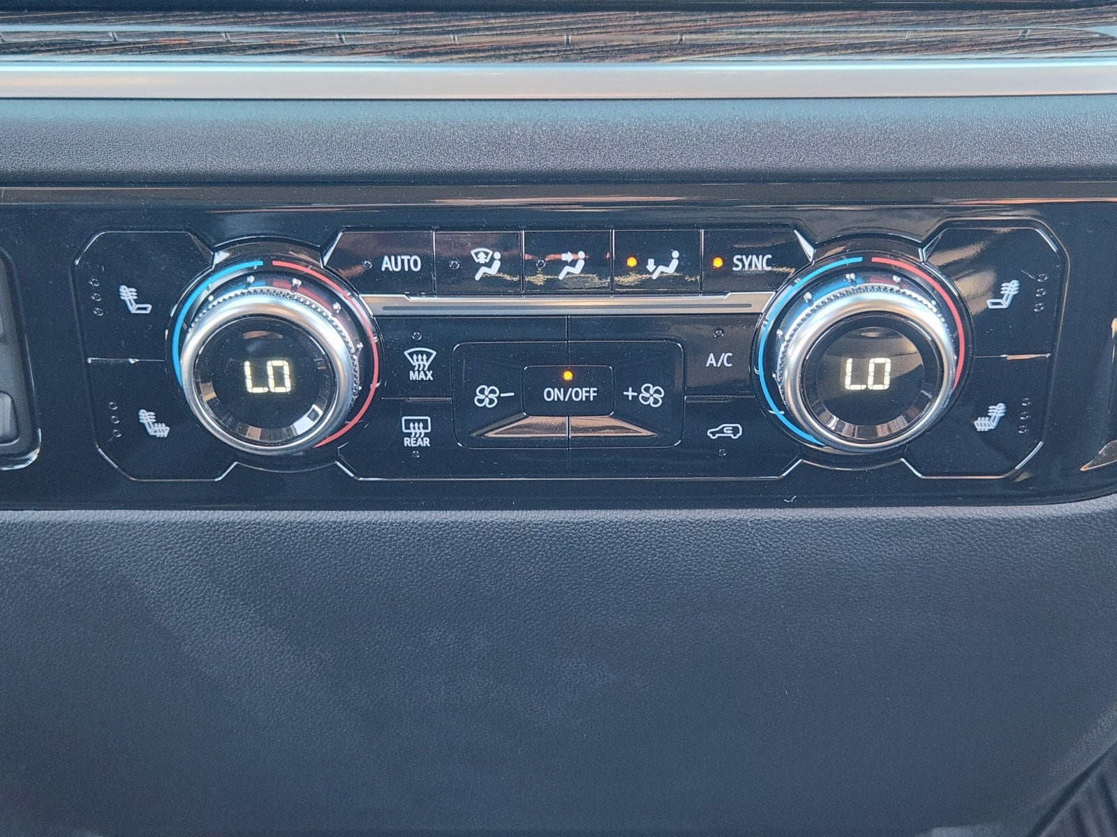 2026 GMC Sierra 1500 SLE - Photo 15