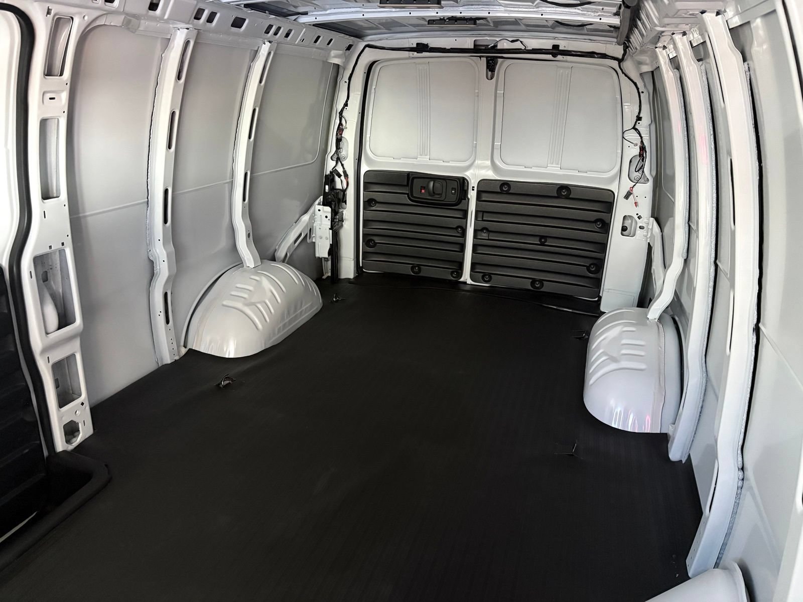 2026 GMC Savana Cargo Work Van - Photo 11