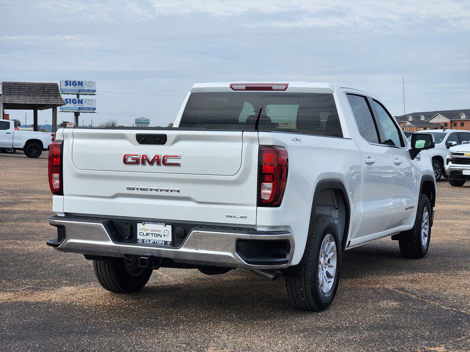 2026 GMC Sierra 1500 SLE - Photo 3