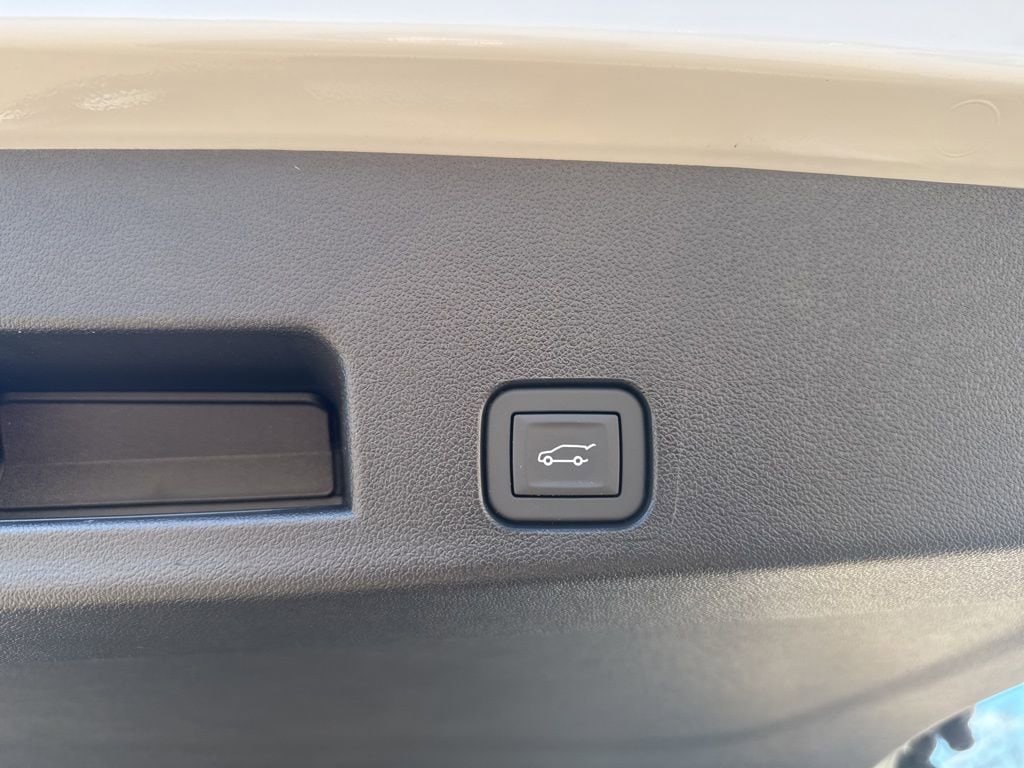 2026 GMC Acadia Elevation - Photo 9