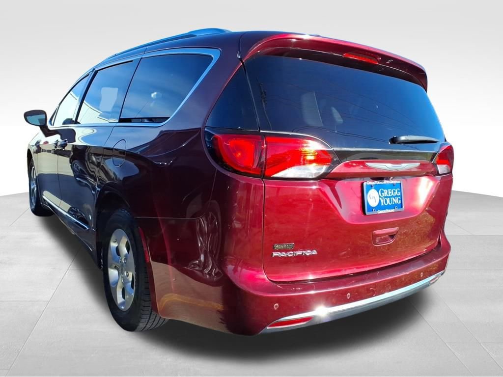 2017 Chrysler Pacifica Touring Plus photo 3