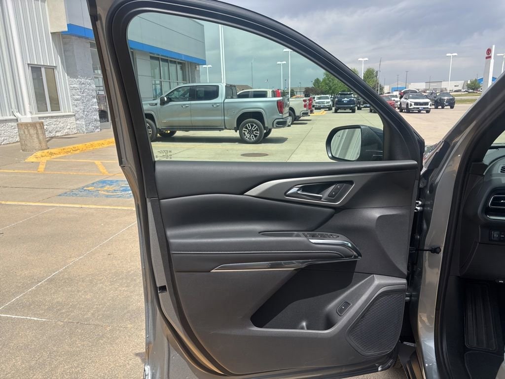 2026 Chevrolet Traverse LT - Photo 14