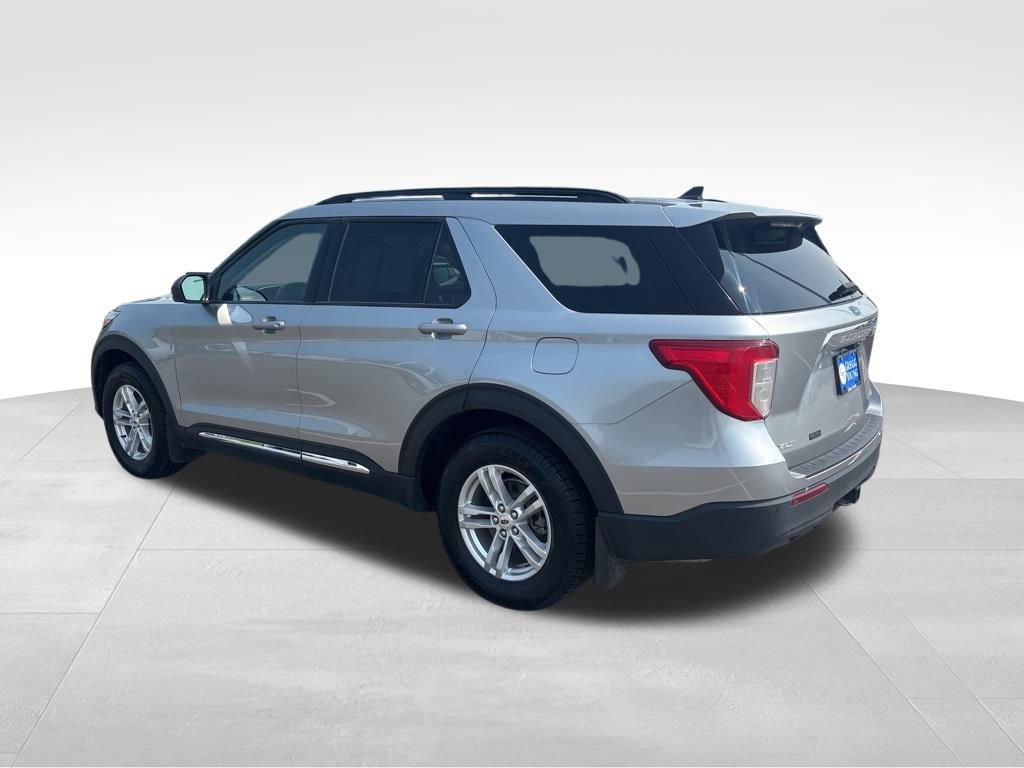 2023 Ford Explorer XLT photo 3