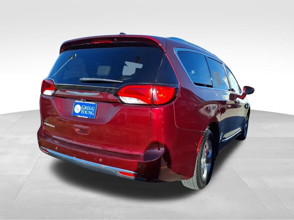 2017 Chrysler Pacifica Touring Plus photo 2